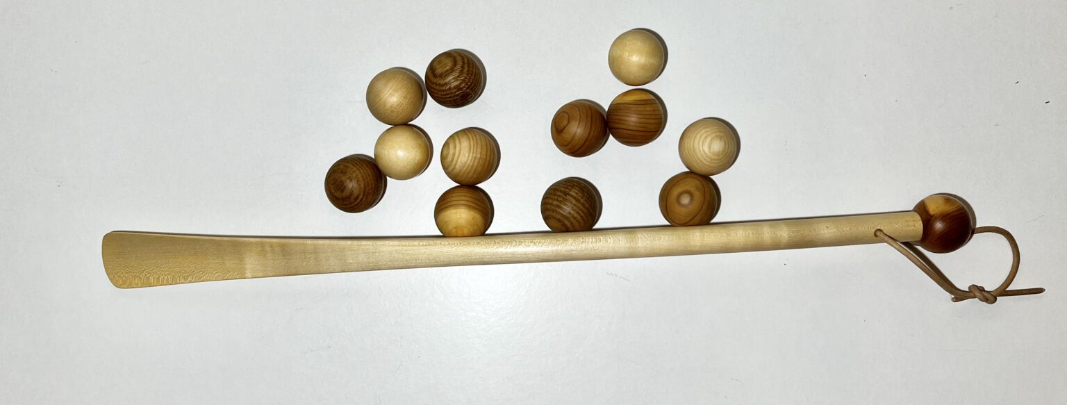 Schuhlöffel aus Ahornholz mit elegantem Eibenknauf – ein stilvolles Accessoire für jedes Zuhause
