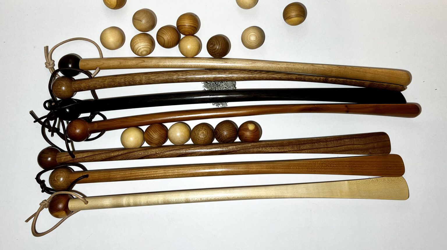 Schuhlöffel aus Holz mit formschönem Kugelknauf – handwerklich gefertigt, ideal für den täglichen Gebrauch